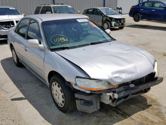 1HGCG66532A044068 - 2002 HONDA ACCORD LX SILVER photo 1