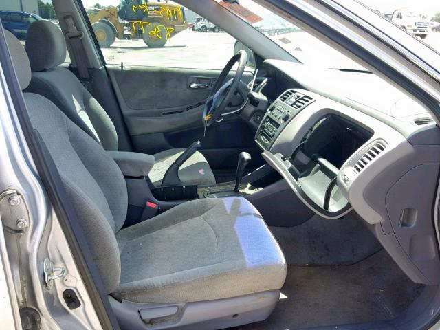 1HGCG66532A044068 - 2002 HONDA ACCORD LX SILVER photo 5