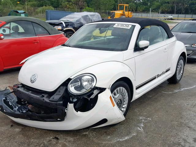 3VW5P7AT3DM828188 - 2013 VOLKSWAGEN BEETLE WHITE photo 2