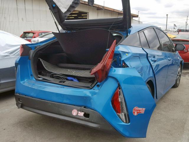 JTDKARFP2H3054246 - 2017 TOYOTA PRIUS PRIM 蓝色 照片 4