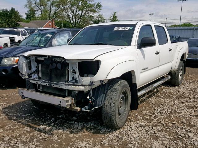 5TEKU72N76Z303011 - 2006 TOYOTA TACOMA DOU WHITE photo 2