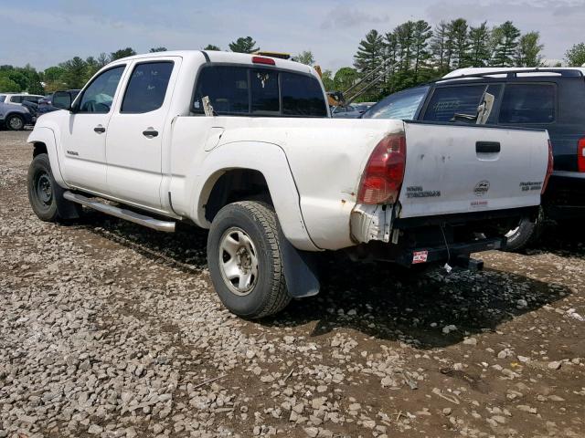 5TEKU72N76Z303011 - 2006 TOYOTA TACOMA DOU WHITE photo 3