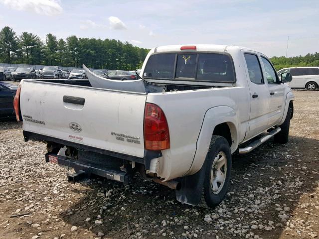 5TEKU72N76Z303011 - 2006 TOYOTA TACOMA DOU WHITE photo 4