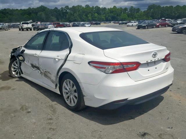 4T1B11HK1JU611596 - 2018 TOYOTA CAMRY L WHITE photo 3