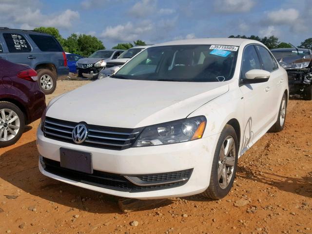 1VWAT7A34EC021613 - 2014 VOLKSWAGEN PASSAT S WHITE photo 2