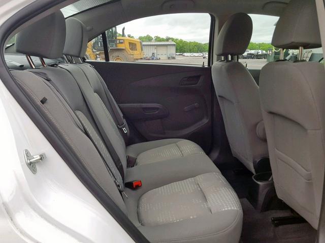 1G1JB5SH2H4154415 - 2017 CHEVROLET SONIC LS WHITE photo 6