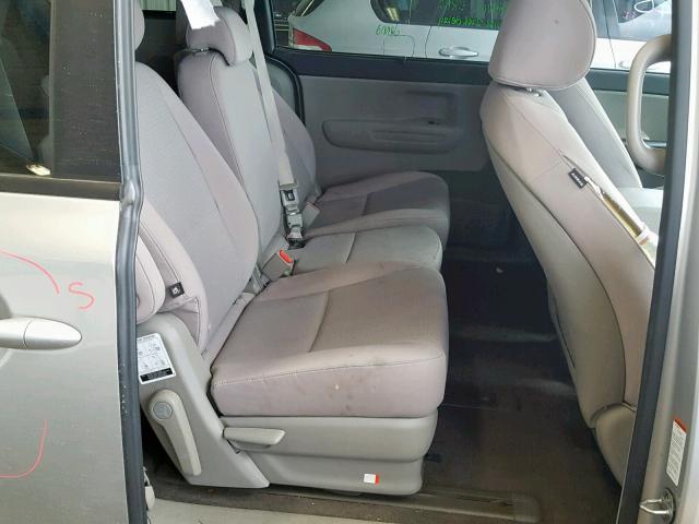 KNDMB5C19G6202842 - 2016 KIA SEDONA LX SILVER photo 6