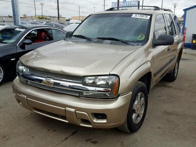 1GNDT13S652353597 - 2005 CHEVROLET TRAILBLAZE GOLD photo 2