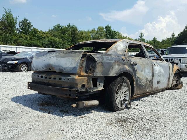 2C3CA5CV8AH195829 - 2010 CHRYSLER 300 TOURIN BURN photo 4