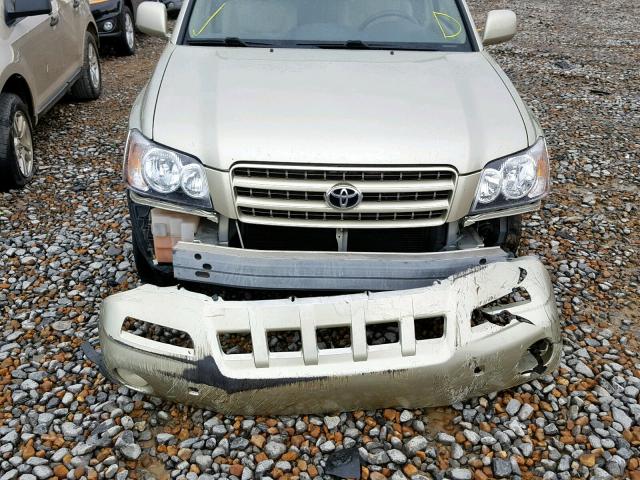 JTEGF21A330104823 - 2003 TOYOTA HIGHLANDER GOLD photo 9