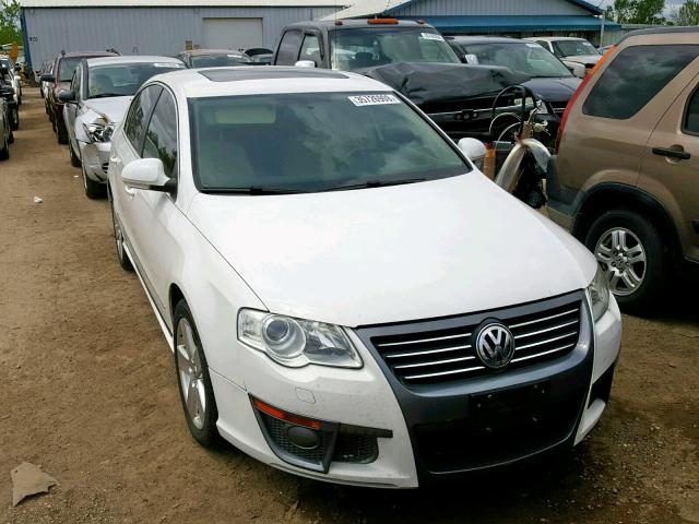 WVWAK73C98E210690 - 2008 VOLKSWAGEN PASSAT KOM WHITE photo 1