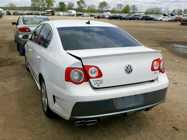 WVWAK73C98E210690 - 2008 VOLKSWAGEN PASSAT KOM WHITE photo 3