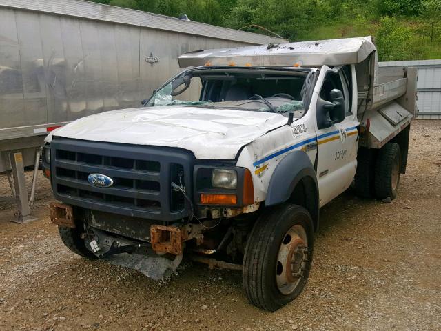 1FDAF57P66EB19617 - 2006 FORD F550 SUPER WHITE photo 2