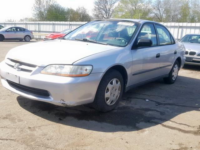 1HGCF8548XA111021 - 1999 HONDA ACCORD DX SILVER photo 2