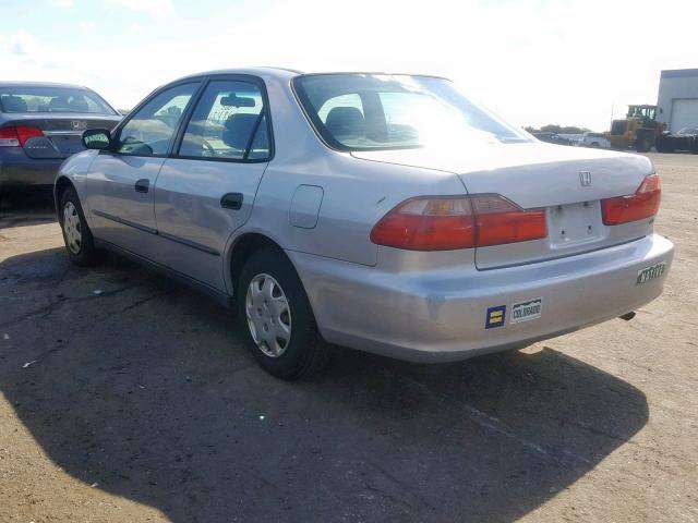 1HGCF8548XA111021 - 1999 HONDA ACCORD DX SILVER photo 3