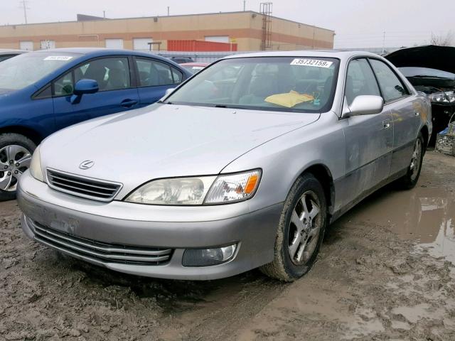 JT8BF28G1Y0286410 - 2000 LEXUS ES 300 SILVER photo 2