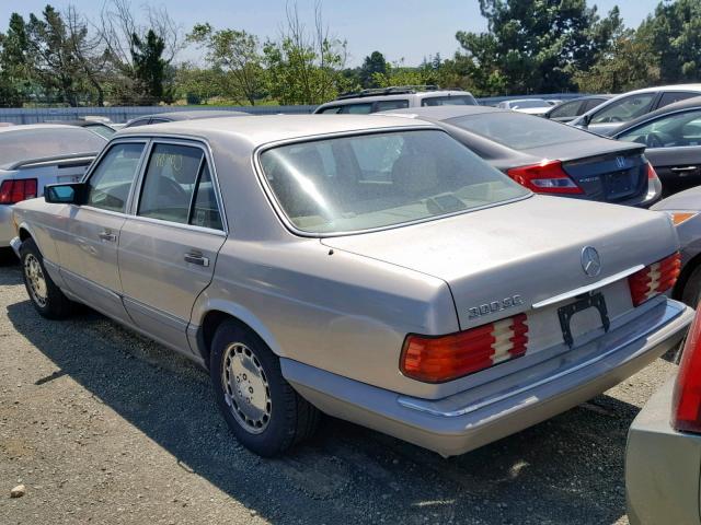 WDBCA24D8KA468475 - 1989 MERCEDES-BENZ 300 SE SILVER photo 3