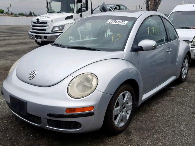 3VWRG31C07M509250 - 2007 VOLKSWAGEN NEW BEETLE 银色 照片 2