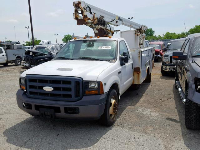 1FDWF36Y17EA51796 - 2007 FORD F-350 WHITE photo 2