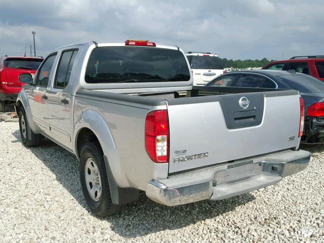 1N6AD07U38C419498 - 2008 NISSAN FRONTIER C SILVER photo 3