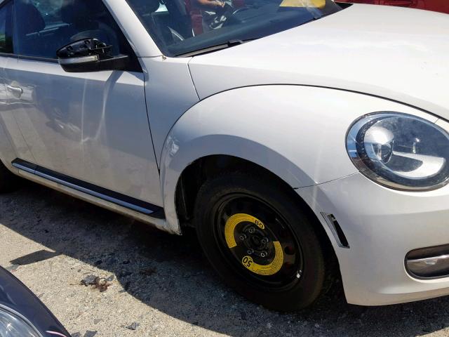 3VWVA7AT3DM657640 - 2013 VOLKSWAGEN BEETLE TUR WHITE photo 9