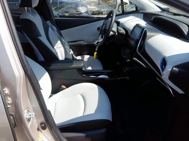 JTDKARFP3H3000762 - 2017 TOYOTA PRIUS PRIM 银色 照片 5