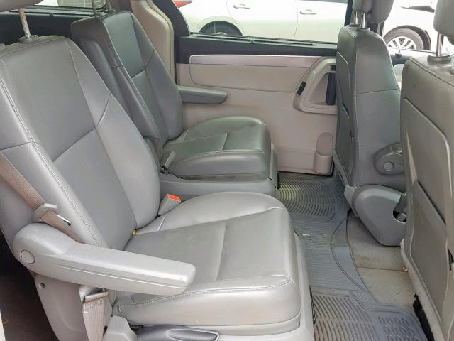 2V4RW3DG3BR695118 - 2011 VOLKSWAGEN ROUTAN SE GRAY photo 6