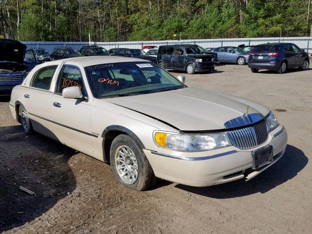 1LNHM85W22Y638236 - 2002 LINCOLN TOWN CAR C CREAM photo 1