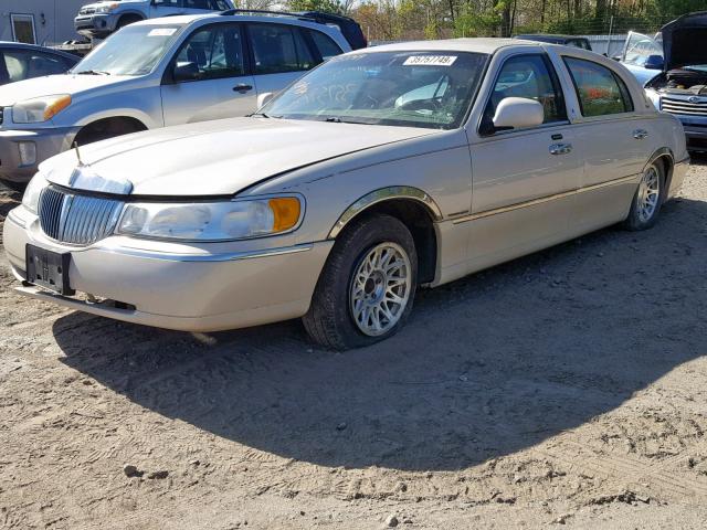 1LNHM85W22Y638236 - 2002 LINCOLN TOWN CAR C CREAM photo 2