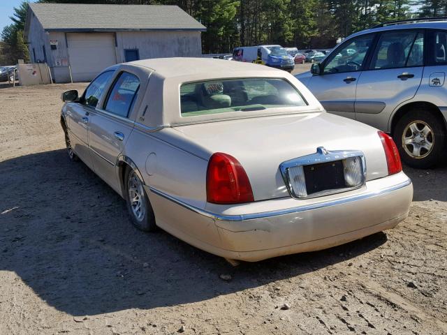 1LNHM85W22Y638236 - 2002 LINCOLN TOWN CAR C CREAM photo 3