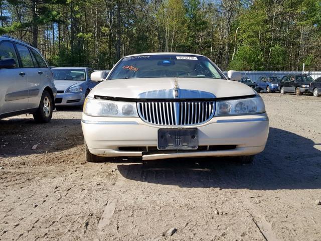 1LNHM85W22Y638236 - 2002 LINCOLN TOWN CAR C CREAM photo 9