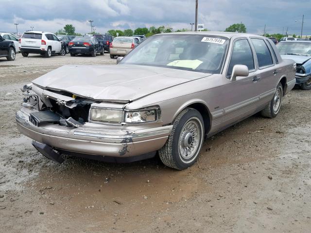 1LNLM81WXSY758950 - 1995 LINCOLN TOWN CAR E GOLD photo 2