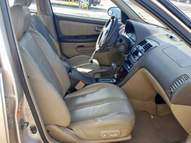 JN1CA31A01T304127 - 2001 NISSAN MAXIMA GXE GOLD photo 5