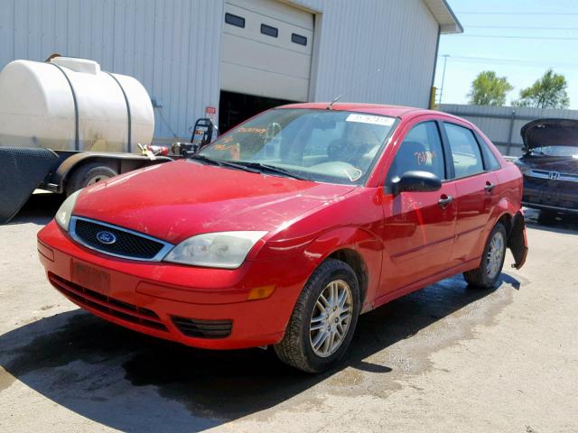 1FAFP34NX5W257349 - 2005 FORD FOCUS ZX4 RED photo 2