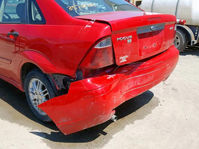 1FAFP34NX5W257349 - 2005 FORD FOCUS ZX4 RED photo 9