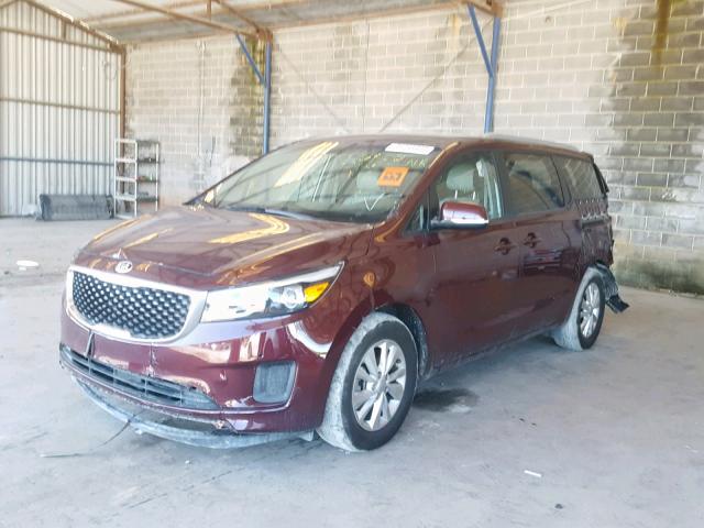 KNDMB5C14H6268748 - 2017 KIA SEDONA LX MAROON photo 2