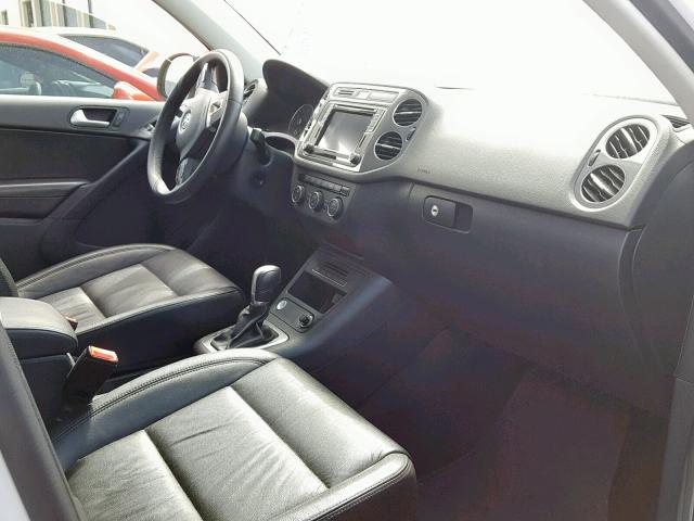 WVGTV7AX1HK019901 - 2017 VOLKSWAGEN TIGUAN SPO 白色 照片 5