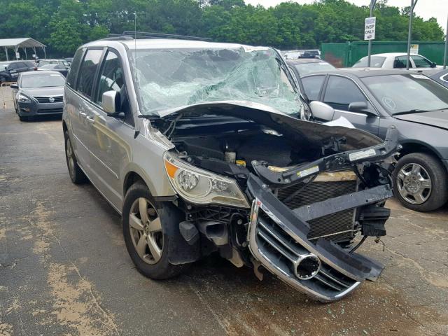 2V4RW3DG3BR740168 - 2011 VOLKSWAGEN ROUTAN SE SILVER photo 1