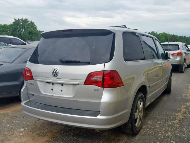 2V4RW3DG3BR740168 - 2011 VOLKSWAGEN ROUTAN SE SILVER photo 4