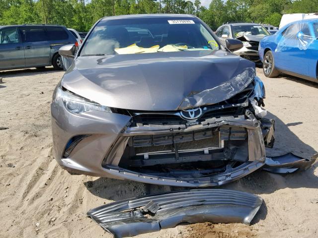 4T1BF1FK0HU744428 - 2017 TOYOTA CAMRY LE GRAY photo 9