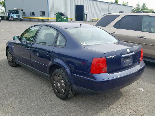 WVWAC63B01P024609 - 2001 VOLKSWAGEN PASSAT GLS BLUE photo 3