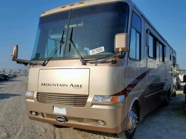 5B4MP67G133360356 - 2003 WORKHORSE CUSTOM CHASSIS MOTORHOME BROWN photo 2