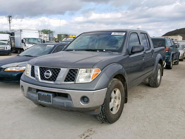 1N6AD07UX6C404896 - 2006 NISSAN FRONTIER C GRAY photo 2