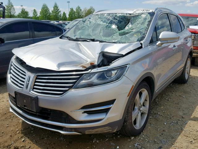 5LMCJ1A99FUJ19124 - 2015 LINCOLN MKC SILVER photo 2