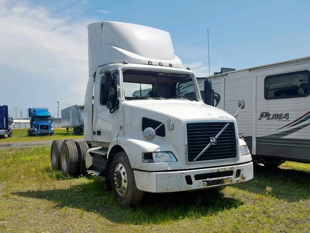 4V4M99EH0DN145577 - 2013 VOLVO VN VNM WHITE photo 1