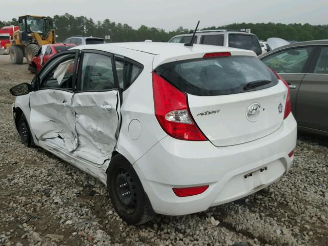 KMHCT5AE5GU245872 - 2016 HYUNDAI ACCENT SE WHITE photo 3