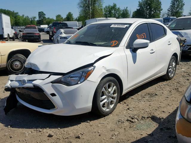 3MYDLBZV4GY112479 - 2016 TOYOTA SCION IA WHITE photo 2