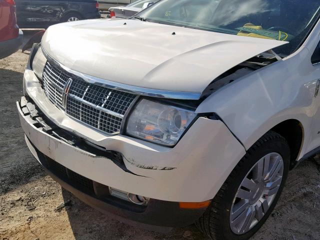 2LMDU68C08BJ20530 - 2008 LINCOLN MKX WHITE photo 9