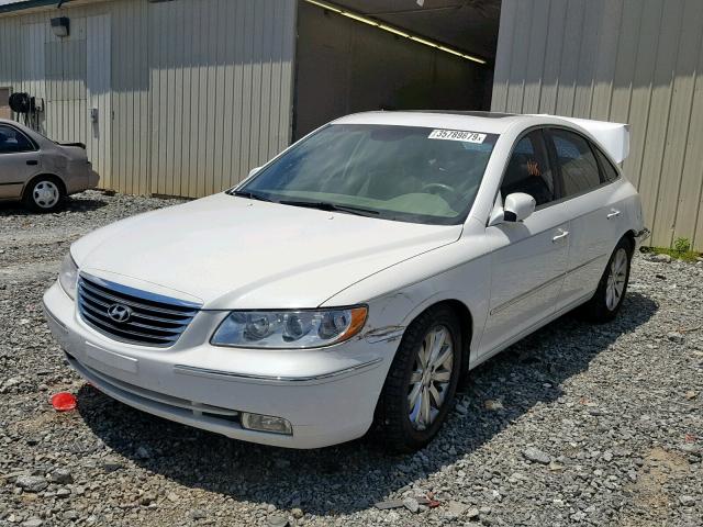 KMHFC46F59A367046 - 2009 HYUNDAI AZERA SE WHITE photo 2