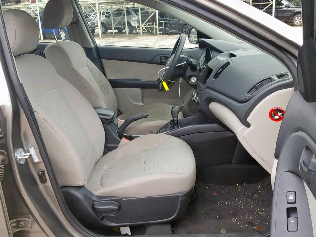 KNAFU4A21B5457618 - 2011 KIA FORTE EX SILVER photo 5